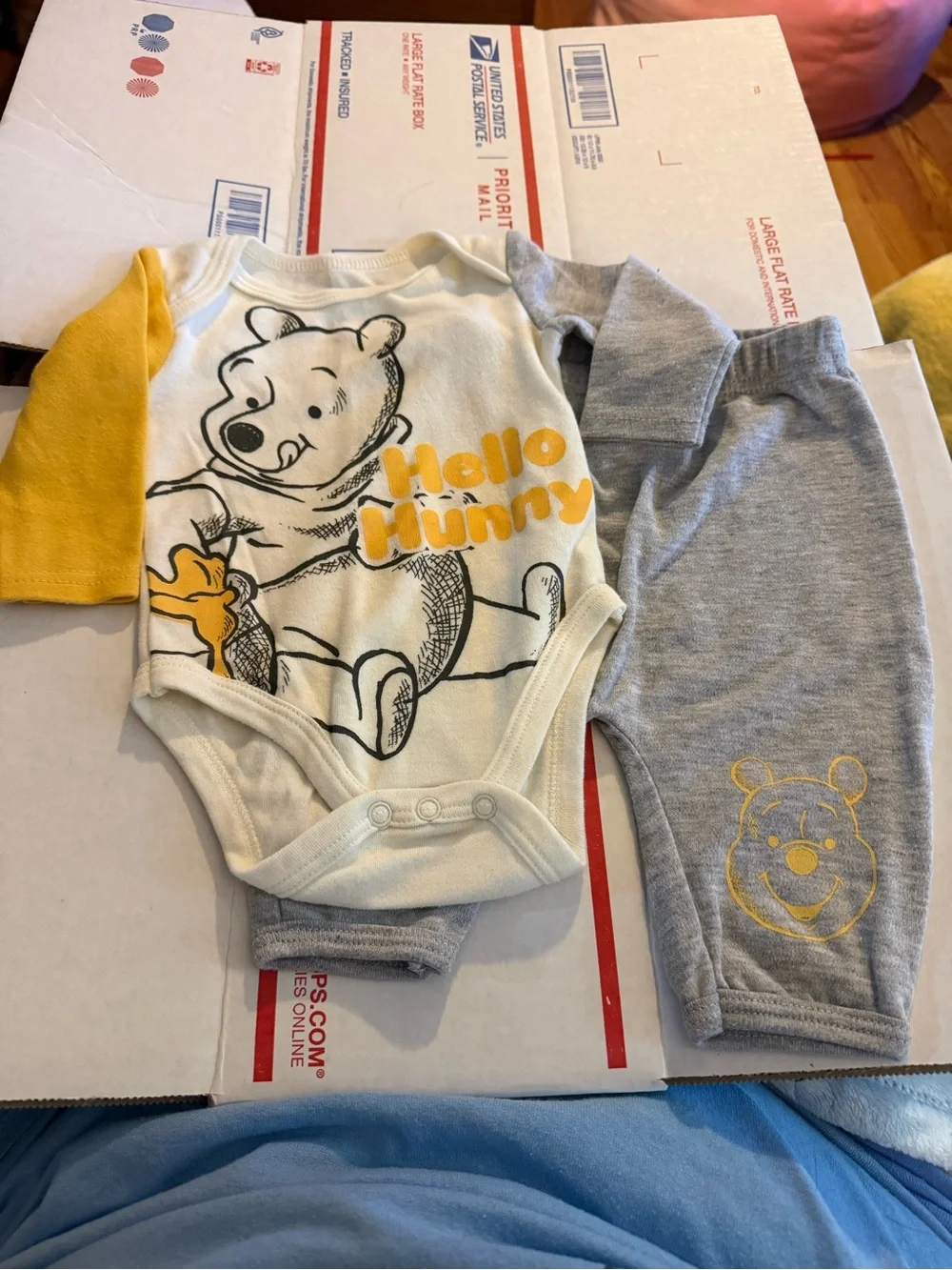 Disney Baby Winnie the Pooh Baby Boys Size 3 months Bodysuit and Pants Set